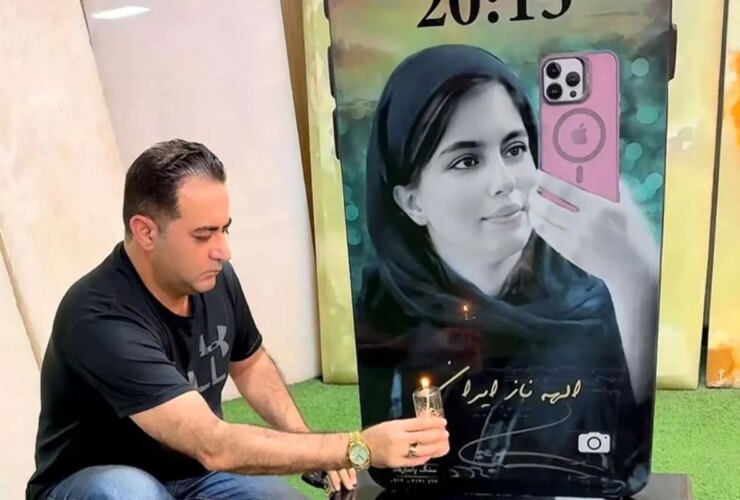 برای دیدن شعر Parviz Parastoo برای الاهه حسین نجاد