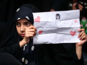 تصاویر Edges File Imam Khomeini'nin از غریبه در حسینیه