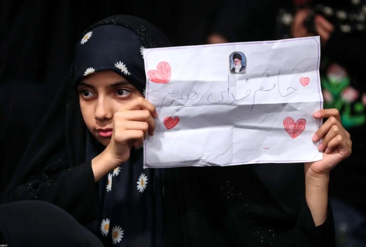 تصاویر Edges File Imam Khomeini'nin از غریبه در حسینیه