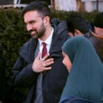 حضور نامزد شیعه زاهران ممدانی برای شهرداری نیویورک در مراسم Assura