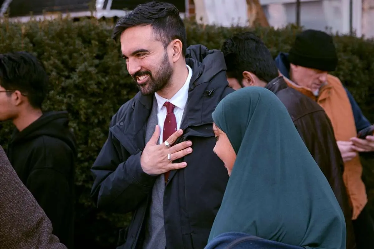 حضور نامزد شیعه زاهران ممدانی برای شهرداری نیویورک در مراسم Assura