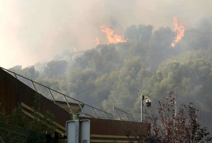 آتش سوزی گسترده در فرانسه ، مارسی بسته شد