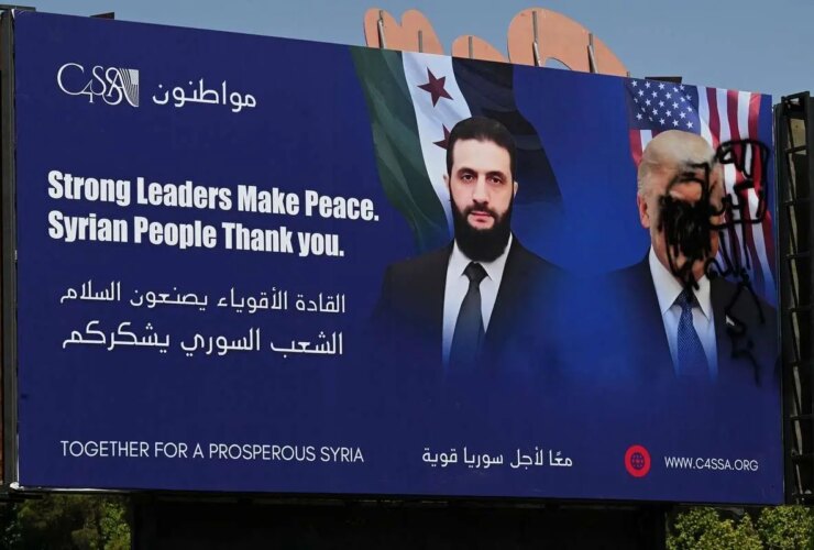 عکس توزیع تصویر دونالد ترامپ در کمیته تبلیغاتی در دمشق