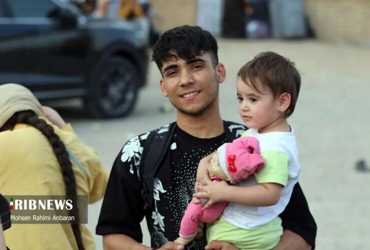 تصاویر به عقب نشینی شهروندان افغان غیر مجاز ادامه دهید