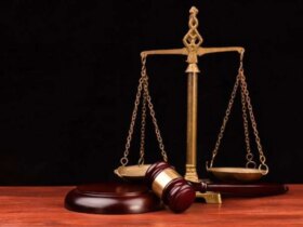 پس از تشکیل دادخواست و دادستان دادستان به دلیل یک سند معتبر و نگرانی افکار عمومی ، علیه نماینده سابق جرم اعلام شد.