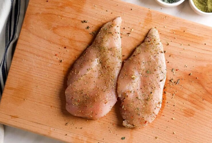 برای دیدن نحوه تهیه یک وعده غذایی خوشمزه با سینه مرغ