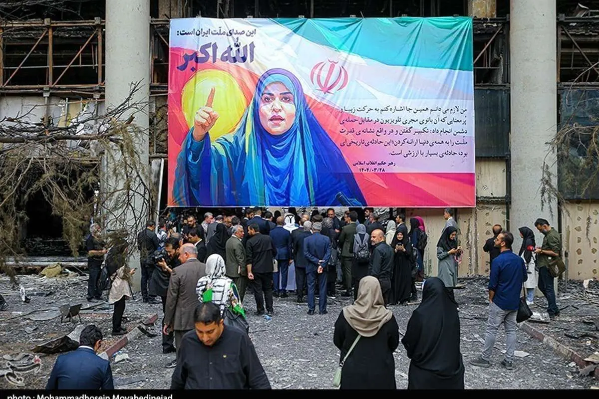 عکس در میان ویرانه های ساختمان شیشه ای ، Sahar Emami