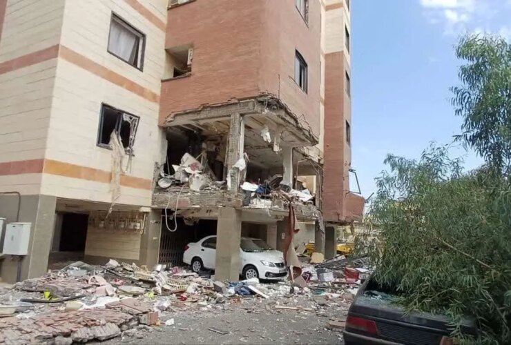 عکس های لحظاتی پس از انفجار یک خانه مسکن در Pardisan Qom 11 عکس های لحظاتی پس از انفجار یک خانه مسکن در Pardisan Qom