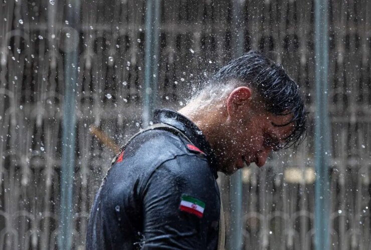 تصاویر آتش سوزی انبار کفش در منطقه پل Roshandelan Tehran