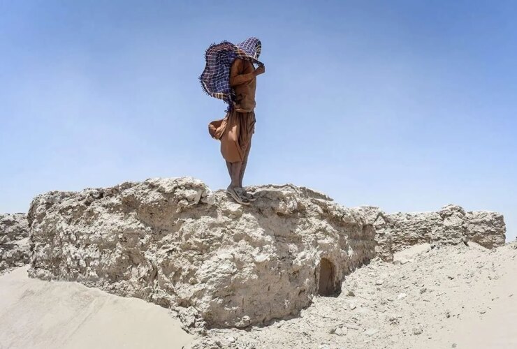 برای دیدن طوفان شن و ماسه خانه های زهکشی را مسدود کرد