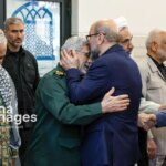 تصاویر فرزندان لارژانی و سردار سلیمانی به یاد شهدای نیروی قدیس می پردازند