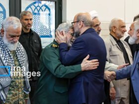 تصاویر فرزندان لارژانی و سردار سلیمانی به یاد شهدای نیروی قدیس می پردازند