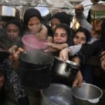 یک فیلم تکان دهنده از جذابیت به فلسطینی ها در حالی که سعی در تهیه غذا دارند