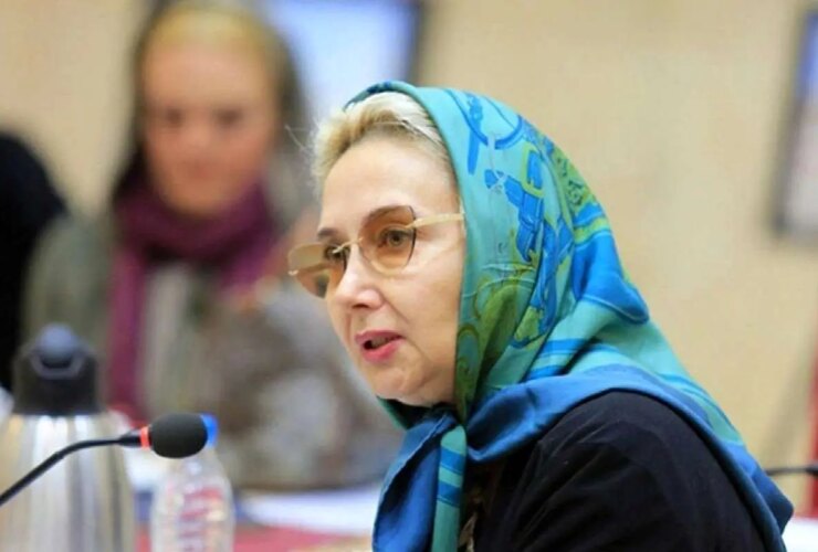 بازیکن Katayoun Rihi قبل از عمل جراحی