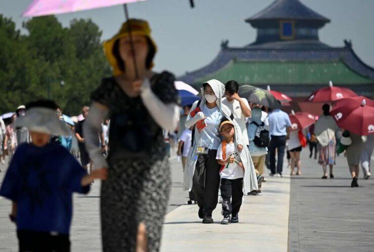 برای دیدن ذوب لاستیک های کامیون به دلیل دمای هوا در چین