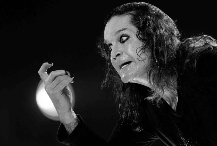 مرگ یک خواننده که خفاش را گاز می گیرد 14 مرگ یک خواننده که خفاش را گاز می گیرد