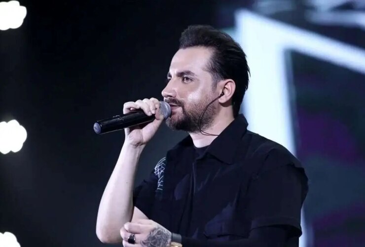 حمله خشونت آمیز خواننده پاپ مستقل به پیشگامان