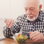 تغذیه هوشمند ؛ کلید سلامتی ، صلح و شادی در پیری