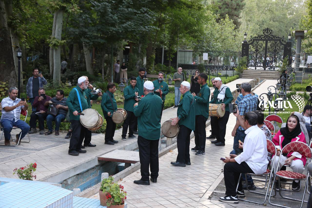 هنرمندان صدای مردم هستند و سینمای ایران هویت و سفیر صلح را حمل می کند