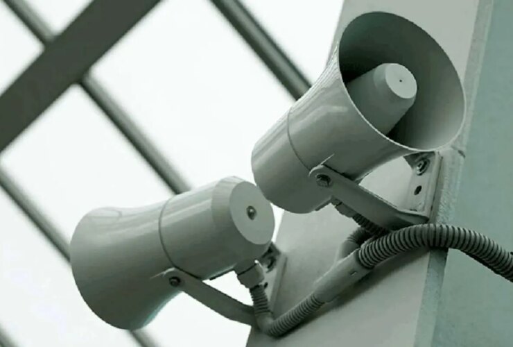 مجهز به سیستم های اعلان در دسترس عموم