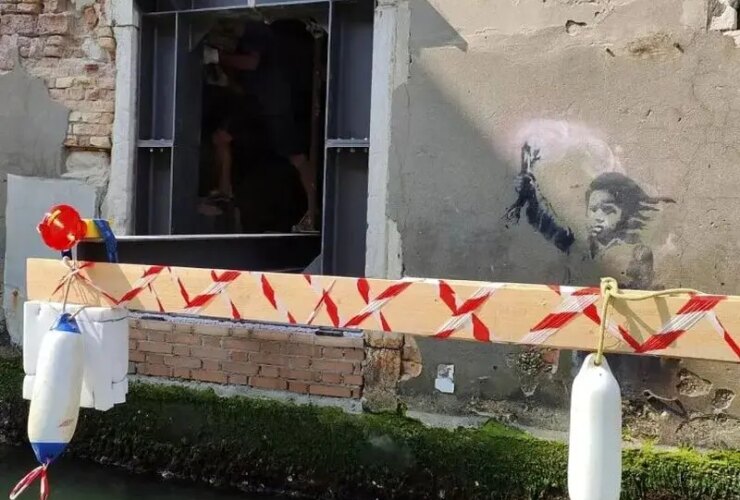 "کودک مهاجر" بانک را از دیوار جدا کرد 6 6267328