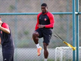 مربی پرسپولیس مدافع برجسته را تأیید کرد