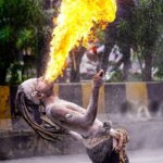تصاویر نفس نشان دادن هنرمندان آتش