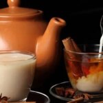 آیا باید قبل از جوش خوردن شیر درون چای ریخته شود؟