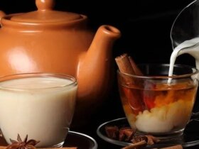 آیا باید قبل از جوش خوردن شیر درون چای ریخته شود؟