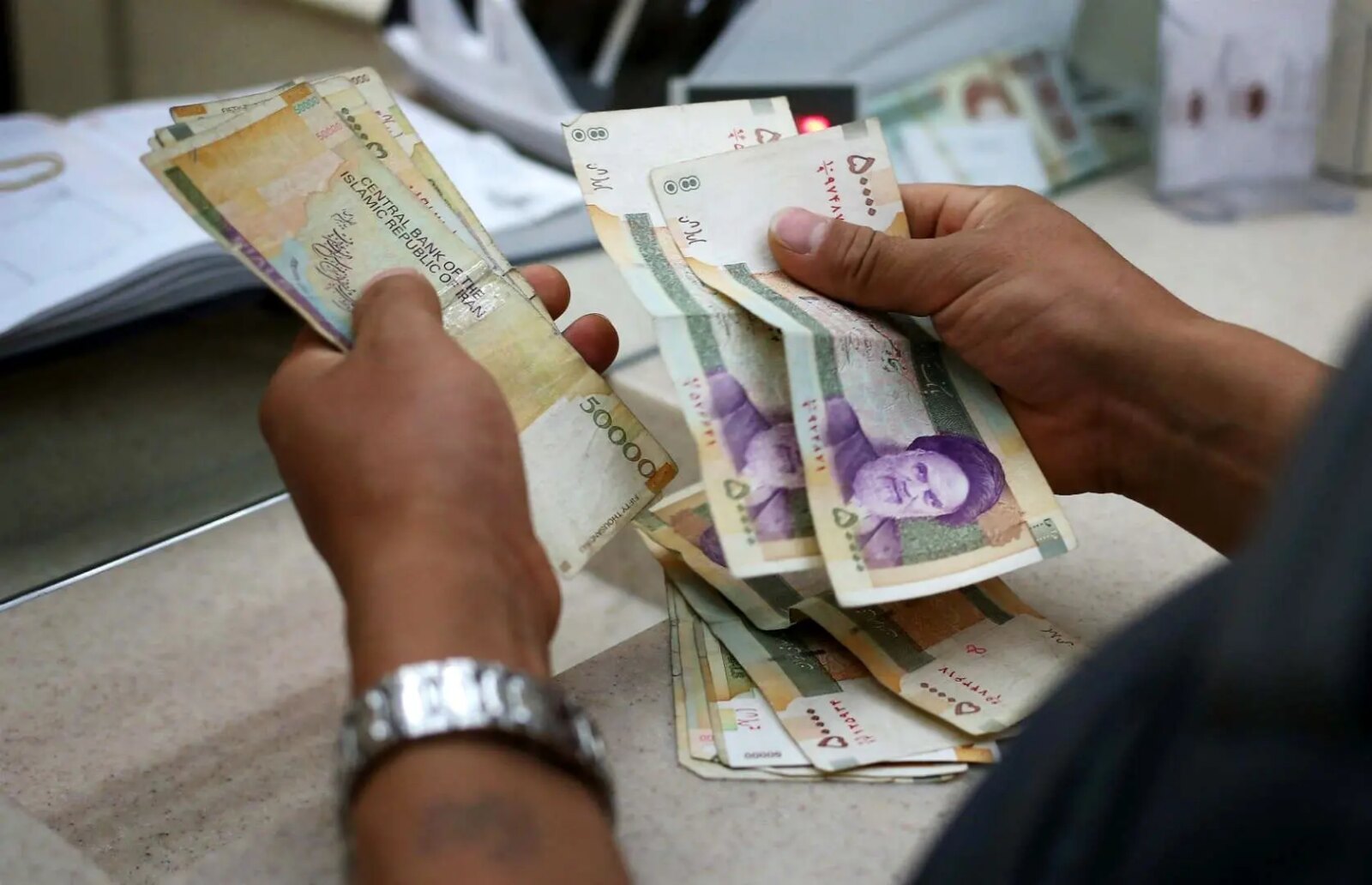 "از چهار صفر از ارز ملی حذف کنید" ، یک ویترین یا راه حل رادیکال؟