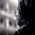 با یک دانشمند جعلی با یک پرستار ازدواج کنید