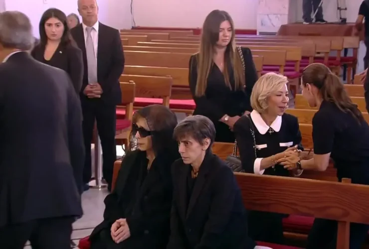 برای دیدن firouz برای عزاداری فرزند خود