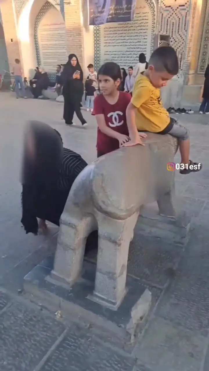 برای دیدن برای گذراندن زنان در زیر شیر سنگی اصفهان برای بارداری!