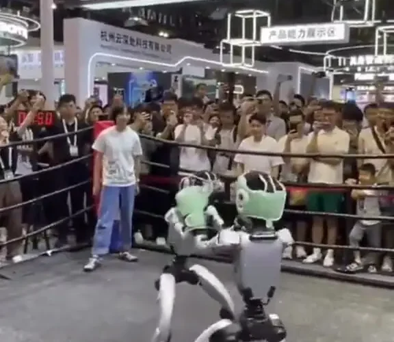 برای دیدن مسابقه جعبه ربات در چین