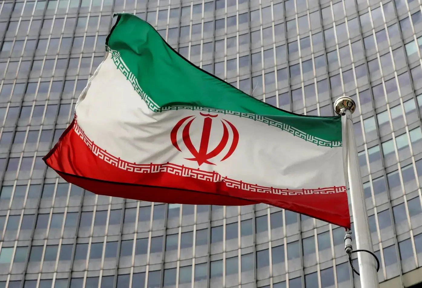 به خطبه های امام های جمعه نگاه کنید. ترس از شعار مرگ دشمن بر آمریکا