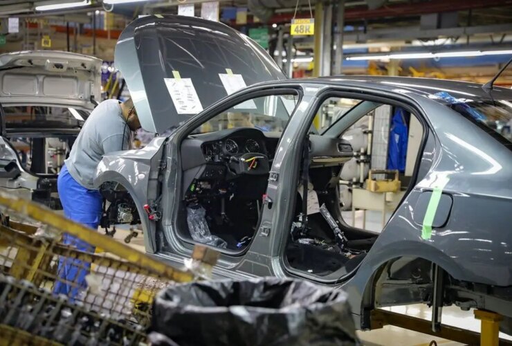 بیان ضربه در صنعت خودرو ؛ تولید کنندگان در گرداب کسری نقدینگی 38 بیان ضربه در صنعت خودرو ؛ تولید کنندگان در گرداب کسری نقدینگی