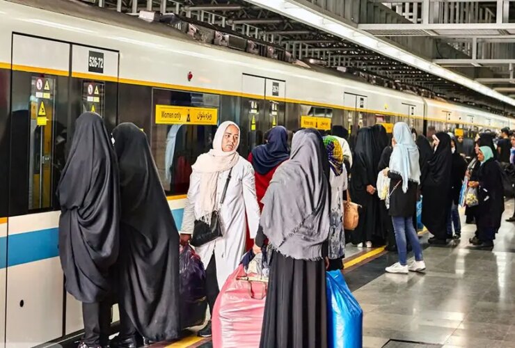 توضیح واقعی فروش محصولات عجیب و غریب در قطار غربی