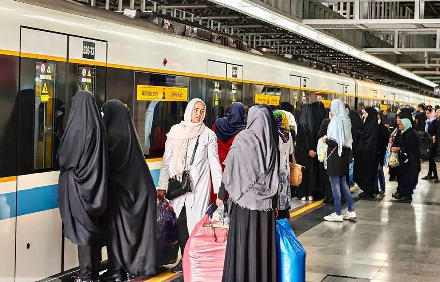 توضیح واقعی فروش محصولات عجیب و غریب در قطار غربی