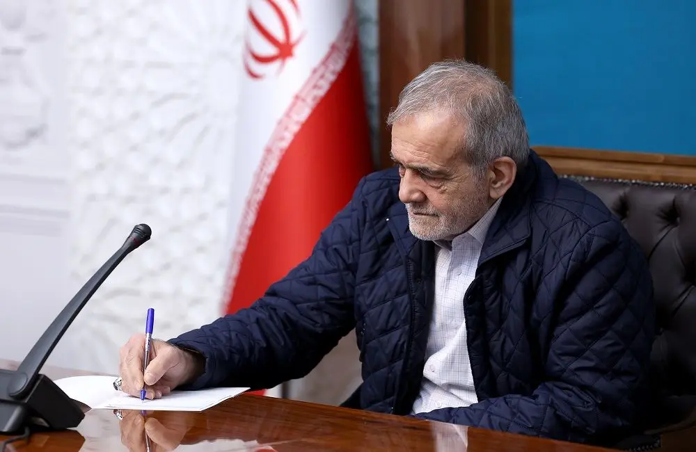 خارج از بحران ؛ این توپ و این منطقه ، آقای رئیس جمهور!