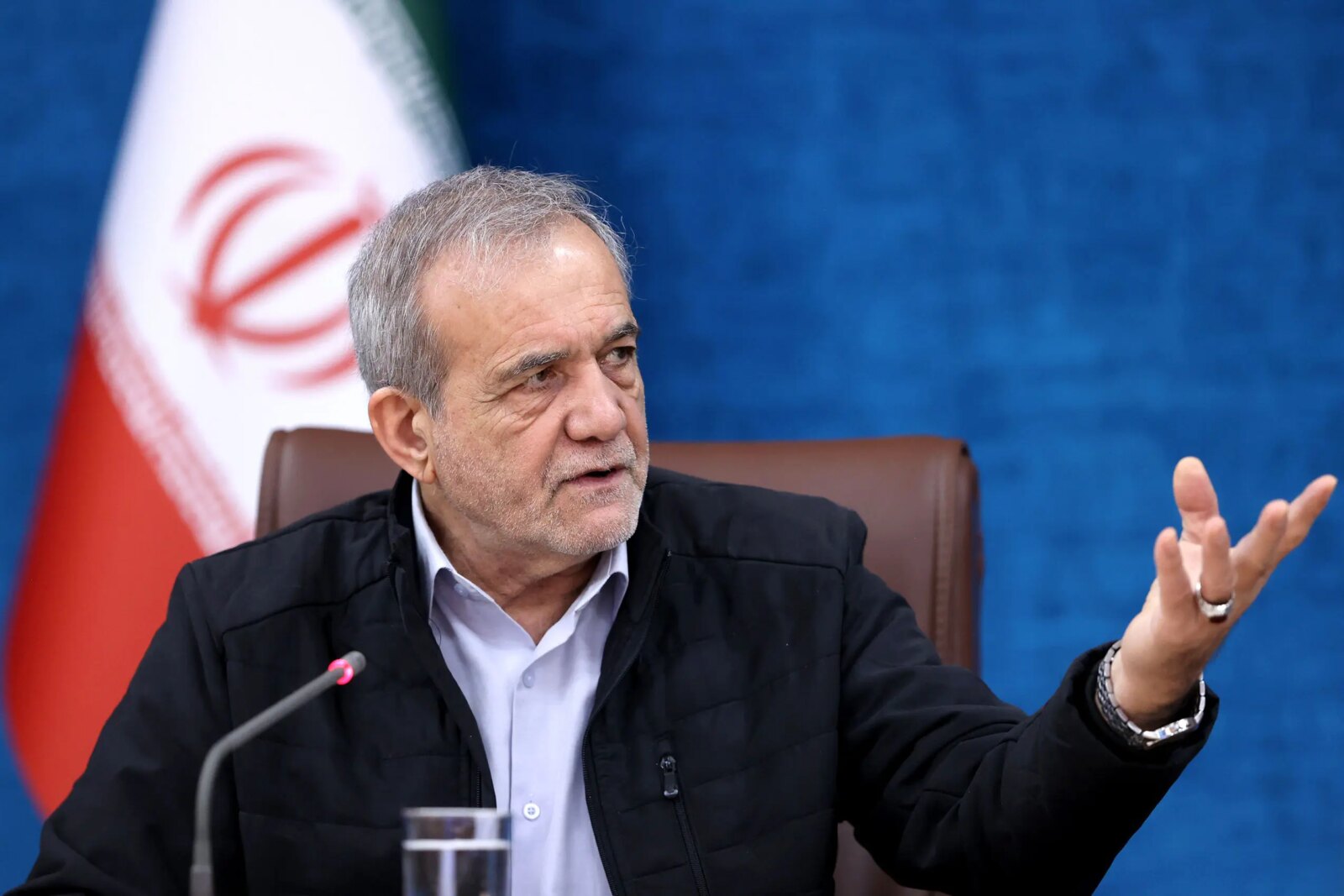 رجا: پزشکان افرادی را که برای جلییلی کار می کردند منصوب کردند