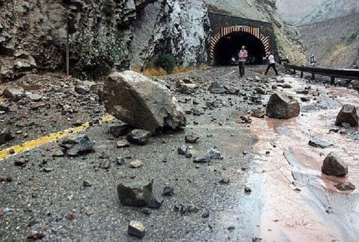 سقوط کوه در Baladeh Mazandaran ؛ 2 نفر جان باختند
