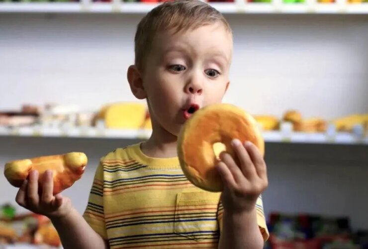 صبح کودک را با کیک و کلوچه شروع نکنید!