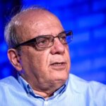 عباس عبدی هشدار به پزشکان: زیر پای چرم خربزه دولت
