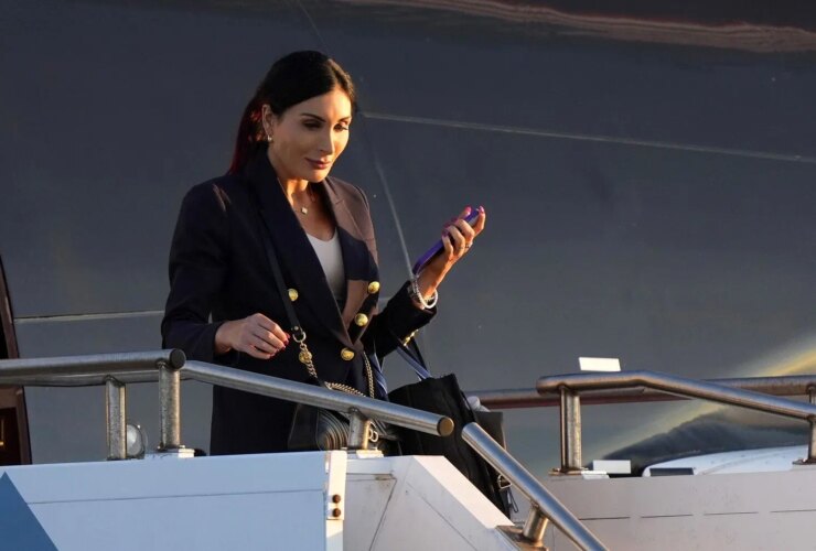 لورا لامار ؛ زنی که از حمله ترامپ به ایران ستایش می کند