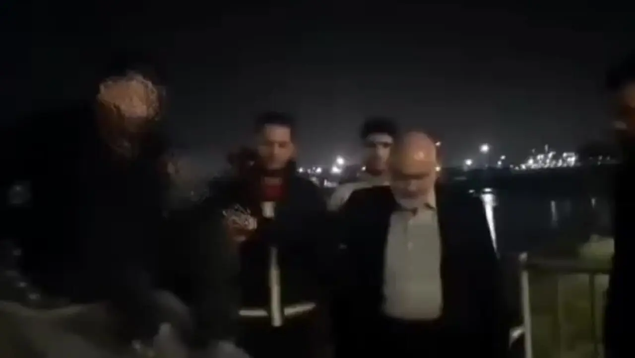 مانع از خودکشی فرماندار خوزستان بر روی یک پل سفید شود