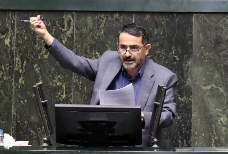 نماینده مجلس: شاکیان انقلابی حق خواندن مذاکرات را ندارند. تصمیمات توسط رهبر عالی اتخاذ می شود