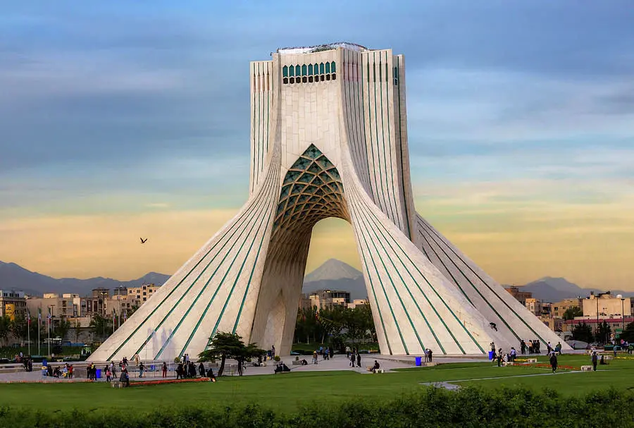 هیچ کس خانه های خود را آتش نمی زند!