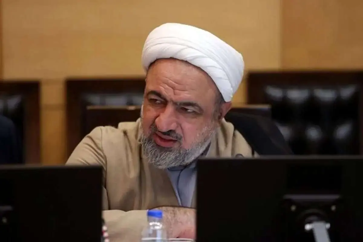 پاسخ انتقادی مادی به توییت ها: افرادی که این شعارها را هزینه می کنند 4 پاسخ انتقادی مادی به توییت ها: افرادی که این شعارها را هزینه می کنند