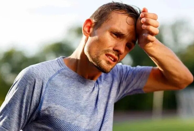 چرا برخی از افراد کمی بیشتر عرق می کنند؟