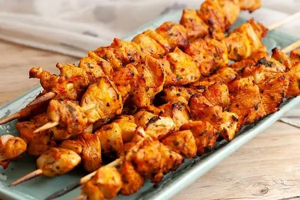 چگونه یک کباب با Türkiye درست کنیم. خوشمزه و خانه
